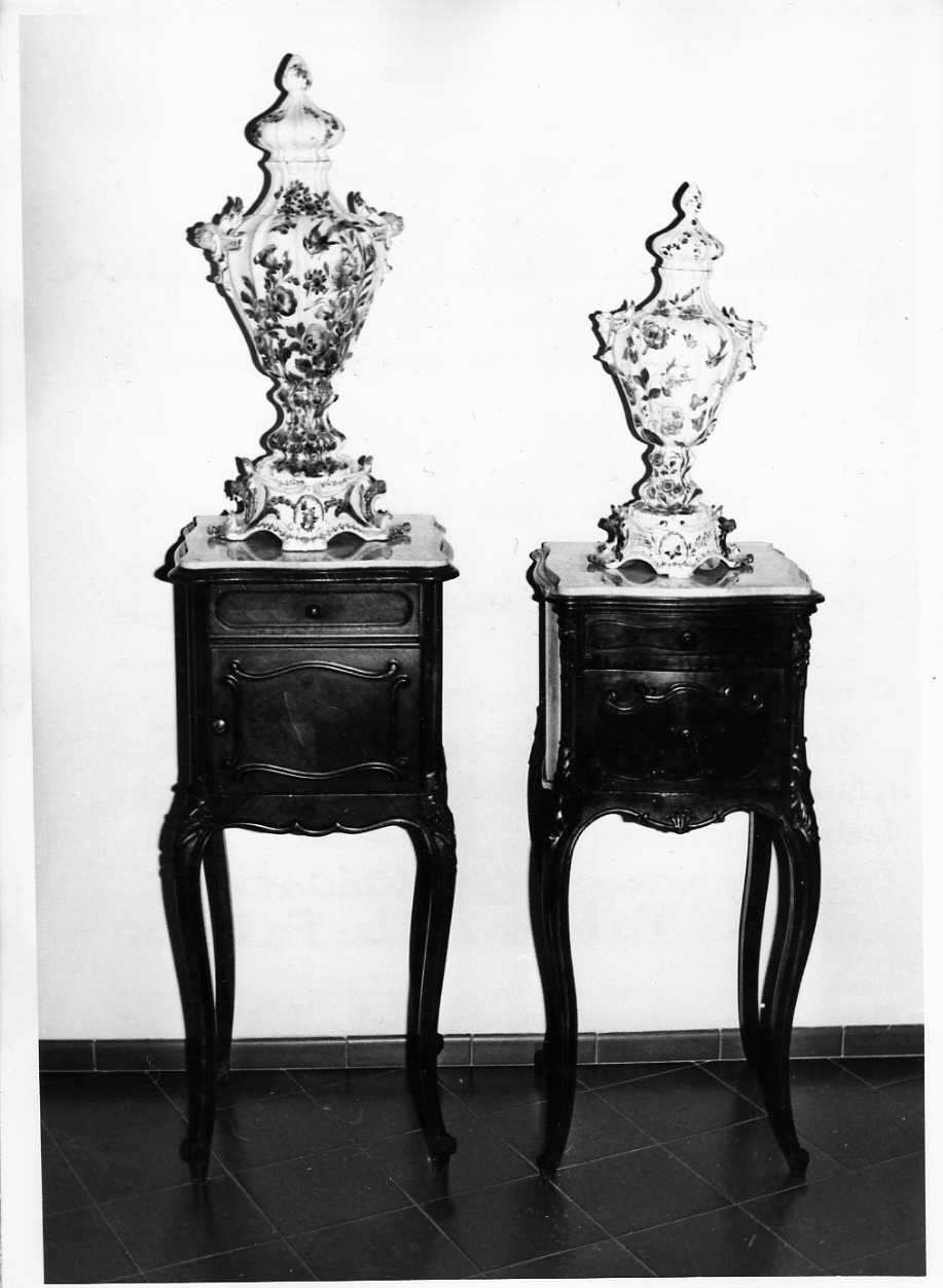 tavolino, elemento d'insieme - bottega umbra (sec. XVIII)