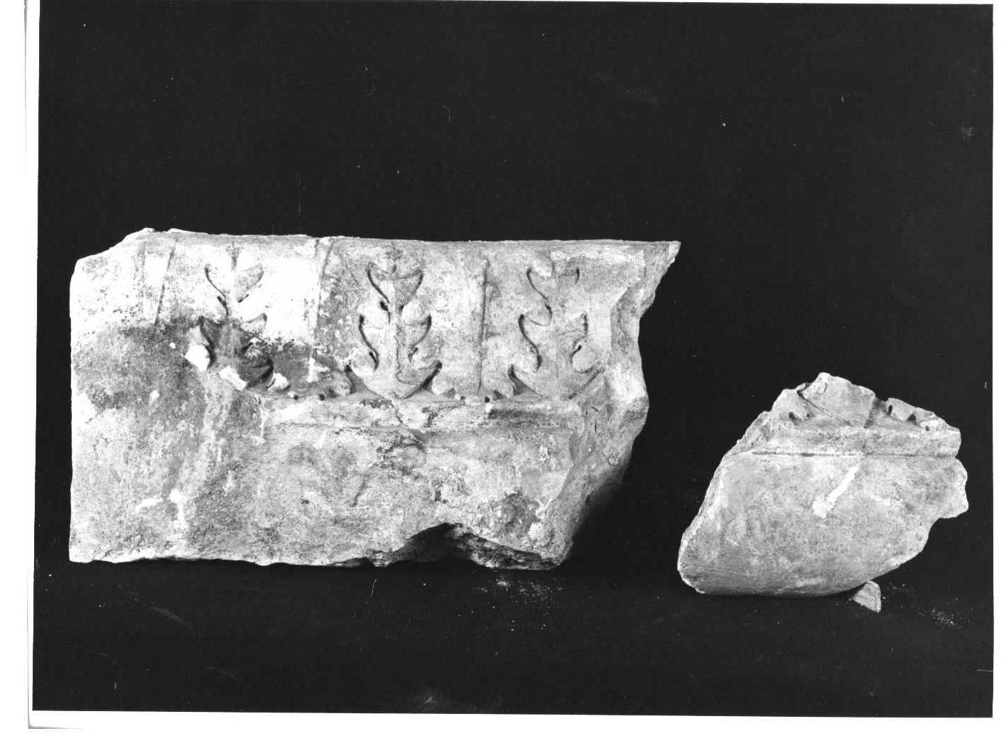 fregio (decorazione plastica, frammento) - bottega lombarda (secc. XIV/ XV)