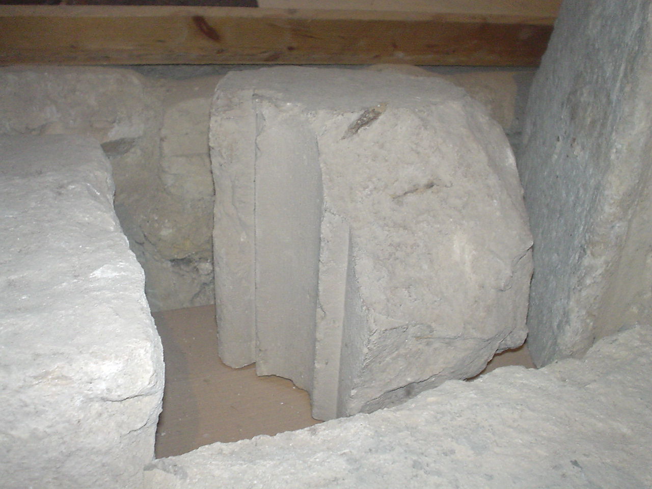 Frammento (g) (decorazione plastica, frammento) - bottega Italia centrale (secc. XII/ XIV)