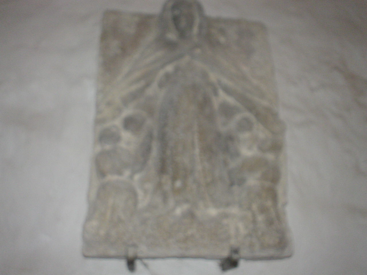 Madonna della Misericordia (decorazione plastica, opera isolata) - bottega Italia centrale (sec. XVI)