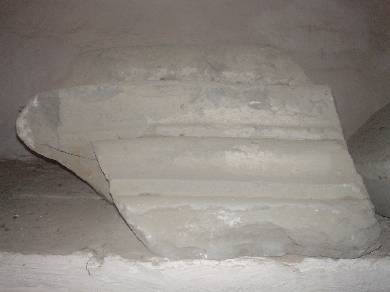 decorazione plastica, frammento - bottega Italia centrale (secc. III/ XV)