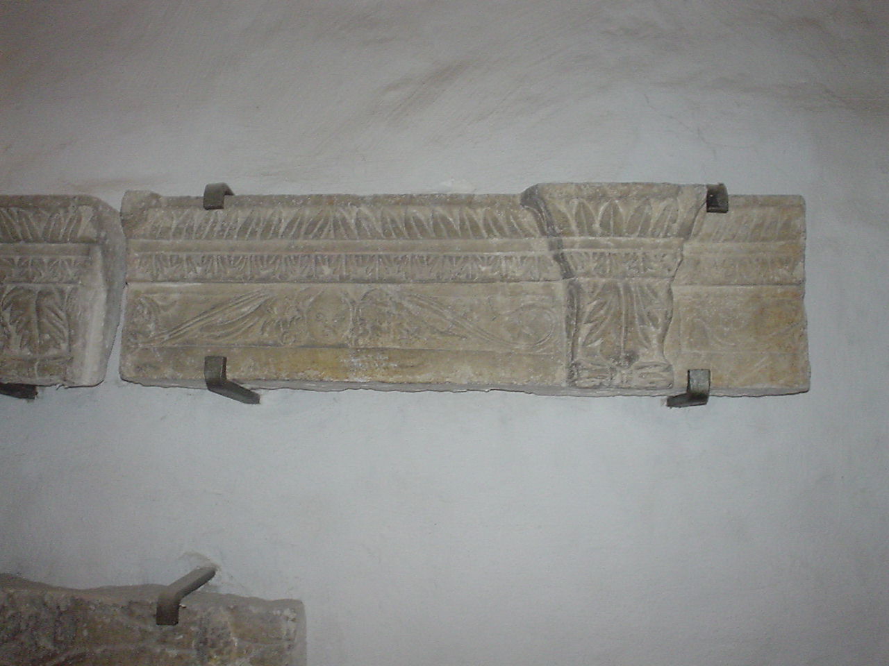 decorazione plastica, frammento - bottega Italia centrale (sec. XV)