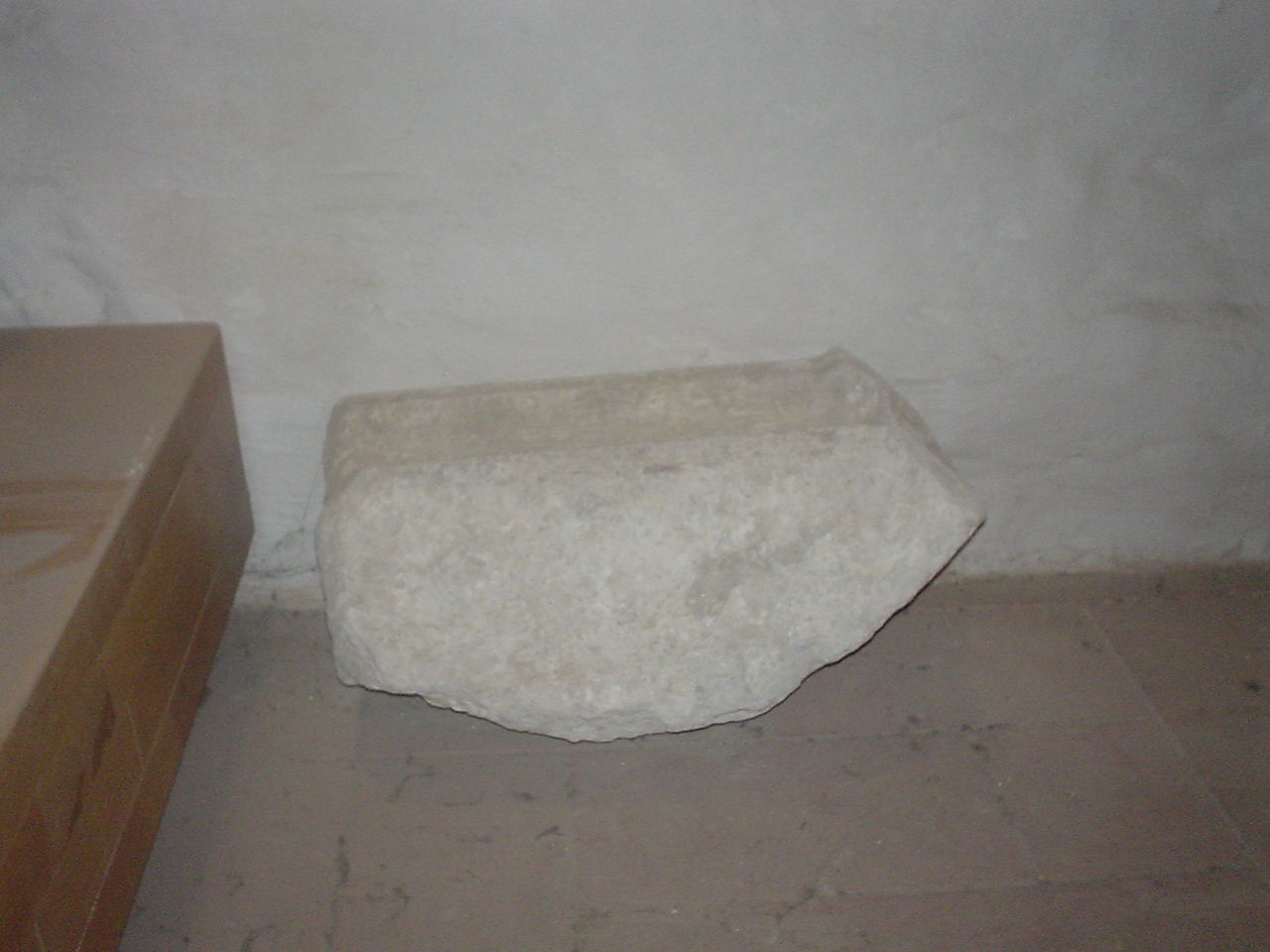 basamento, frammento - bottega Italia centrale (secc. III/ XV)