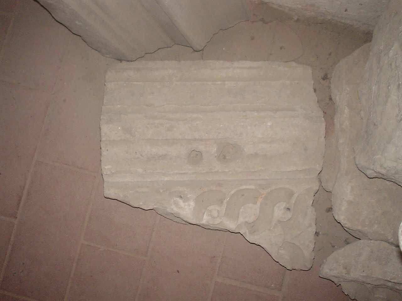 decorazione plastica, frammento - bottega Italia centrale (secc. III/ XV)