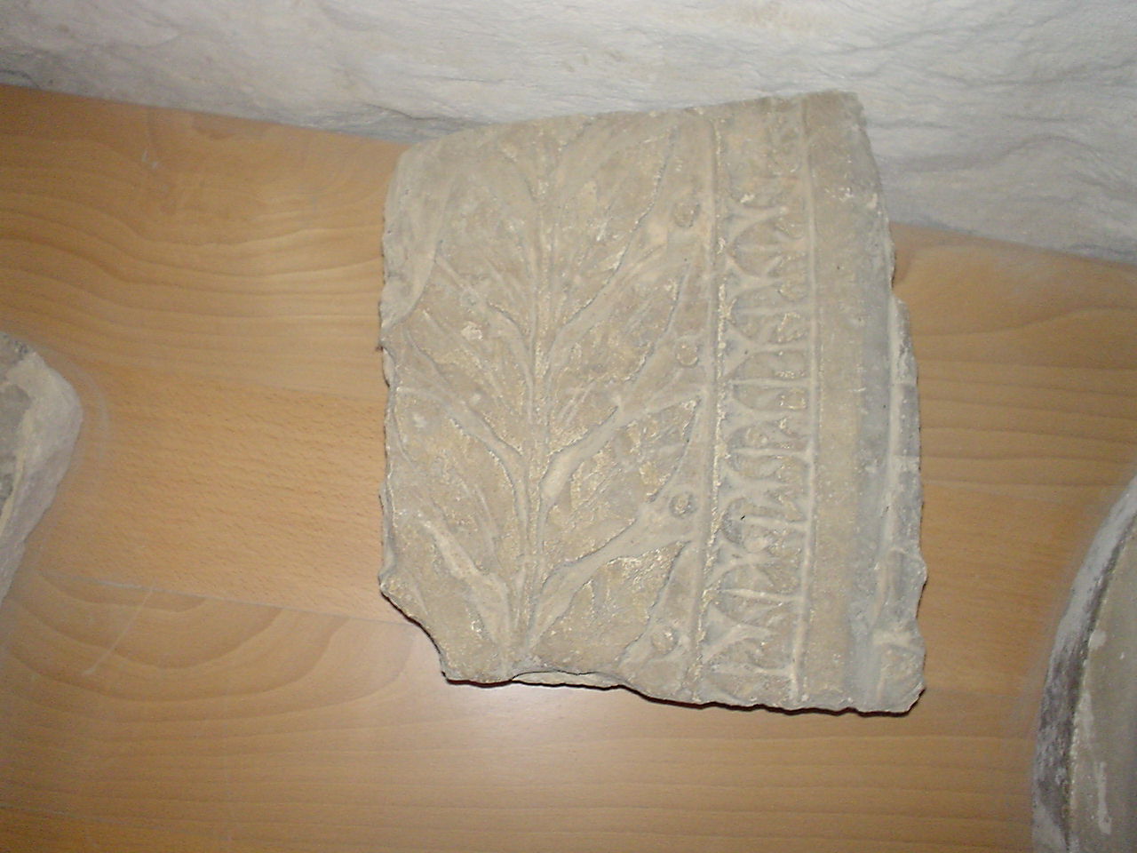 cornice, frammento - bottega Italia centrale (secc. III/ XV)