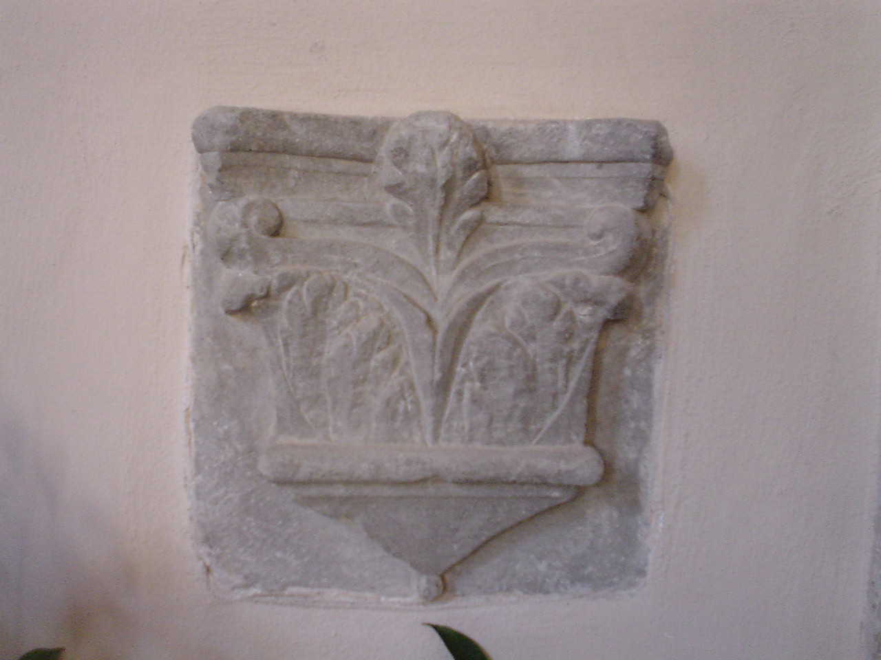 decorazione plastica, frammento - bottega Italia centrale (secc. III/ XV)