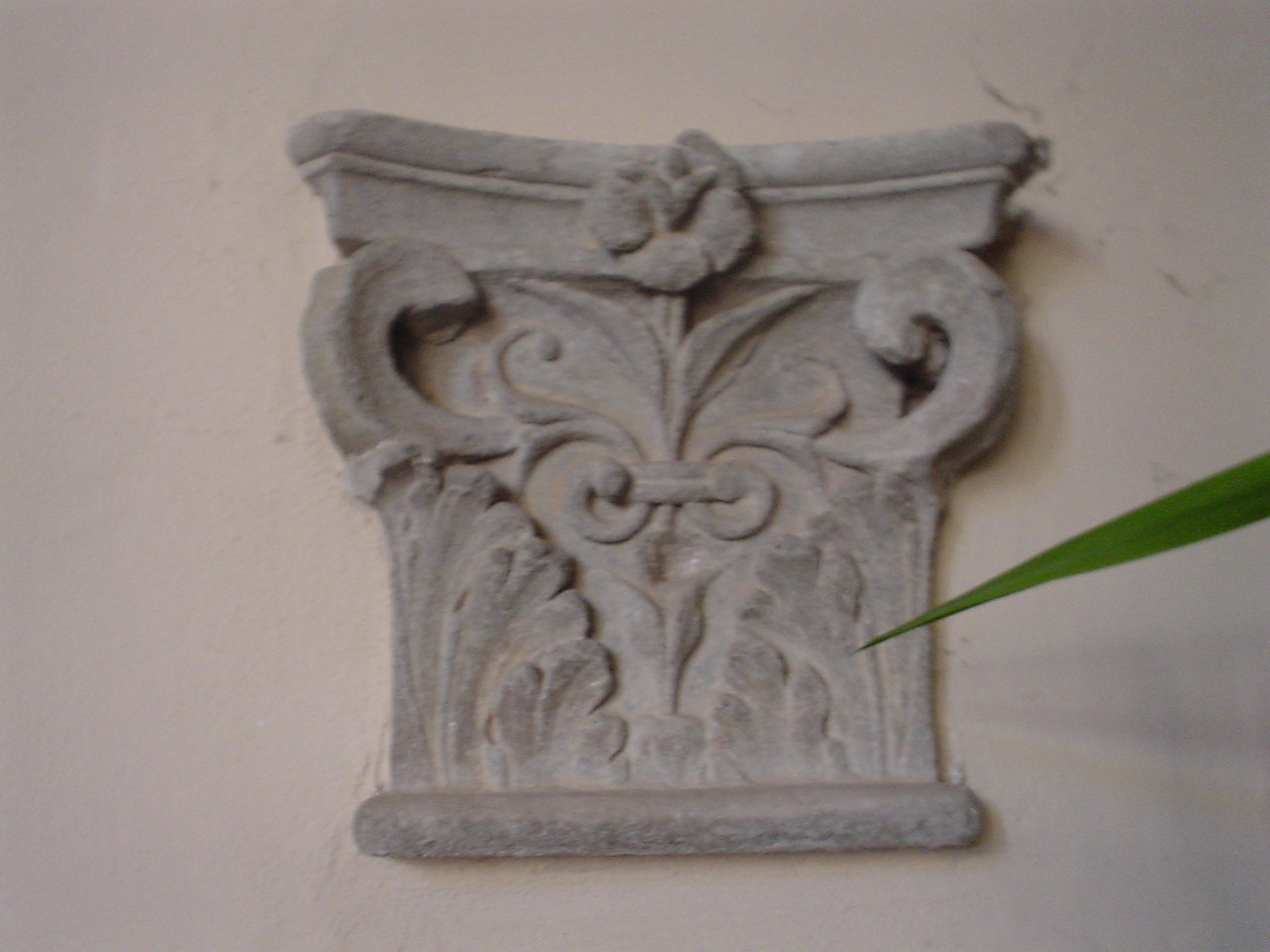 decorazione plastica, frammento - bottega Italia centrale (secc. III/ XV)