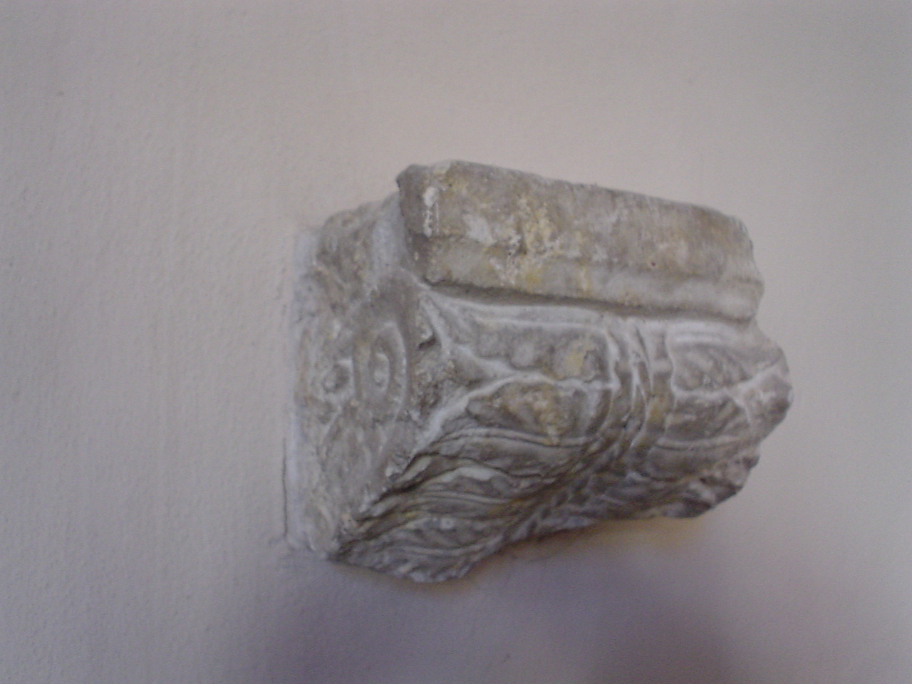 mensola, elemento d'insieme - bottega Italia centrale (secc. III/ XV)