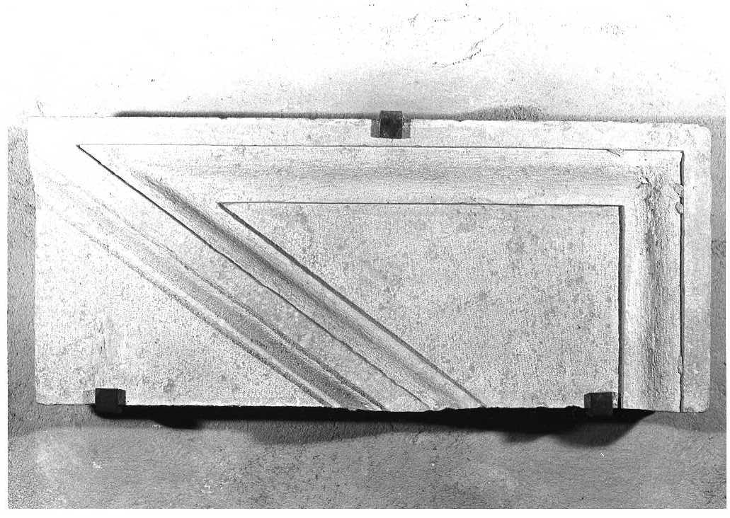 decorazione plastica, frammento - bottega Italia centrale (sec. XV)