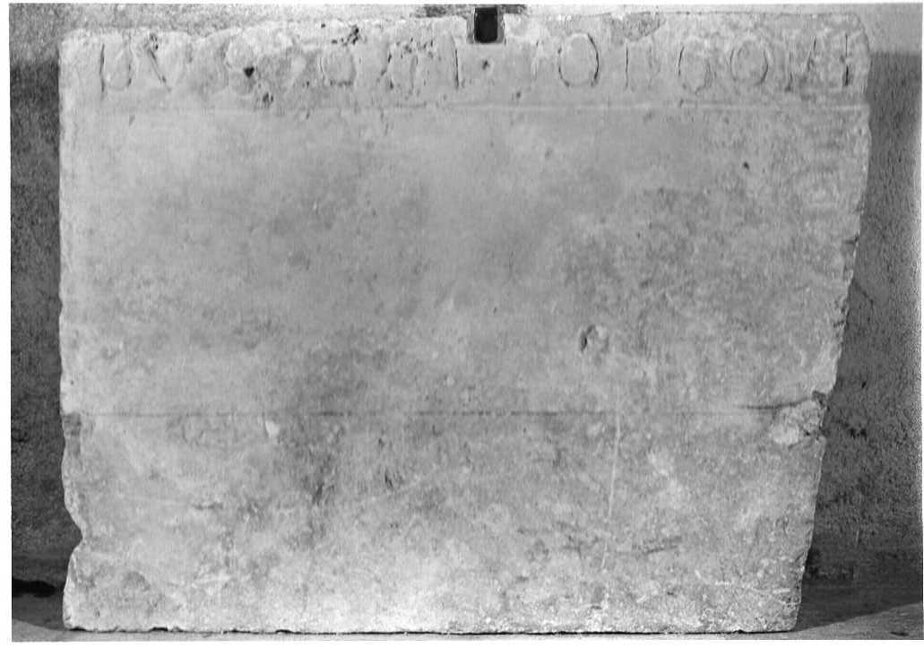 lapide tombale, frammento - bottega Italia centrale (sec. XIV)