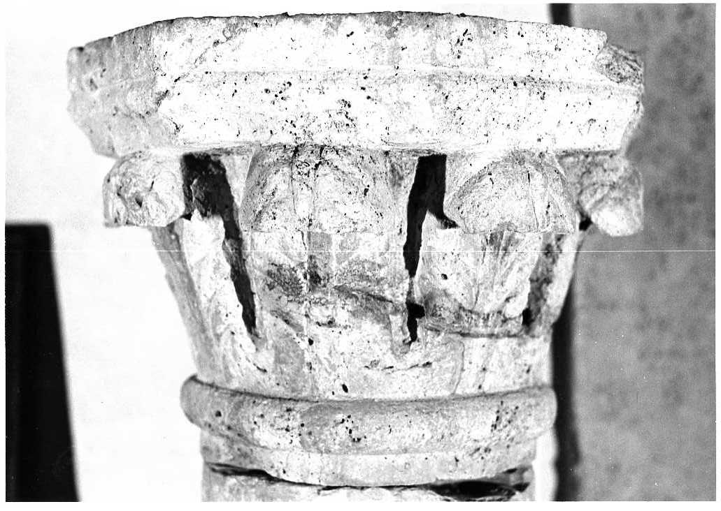 capitello, opera isolata - bottega Italia centrale (sec. XIII)