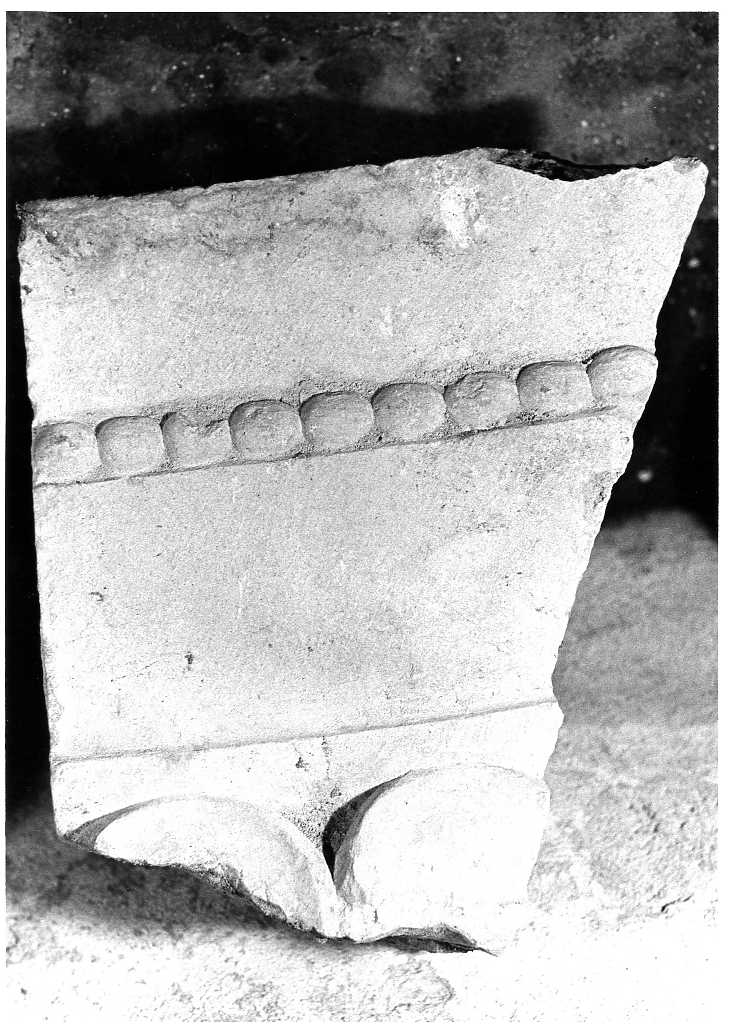 decorazione plastica, frammento - bottega Italia centrale (sec. XII)