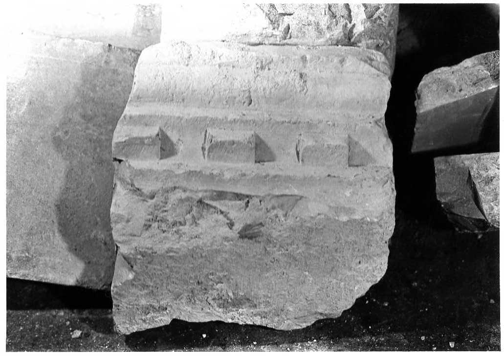 decorazione plastica, frammento - bottega Italia centrale (sec. XIII)