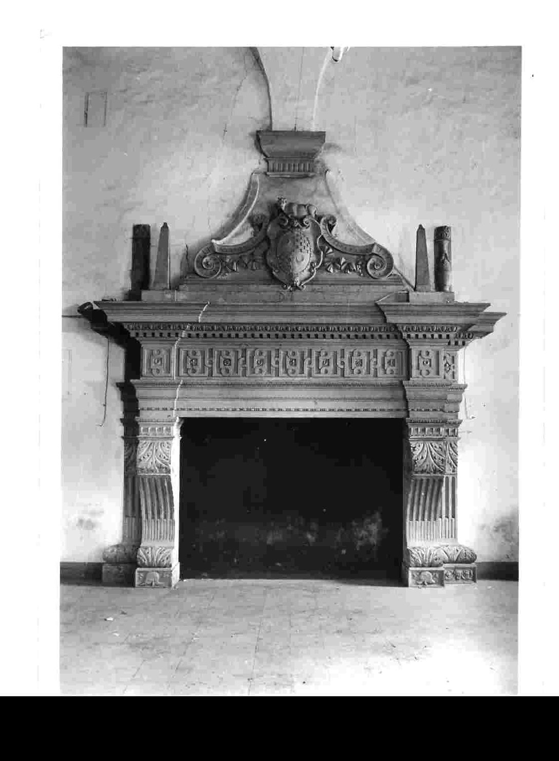 mostra di camino, opera isolata - bottega umbra (metà sec. XVI)