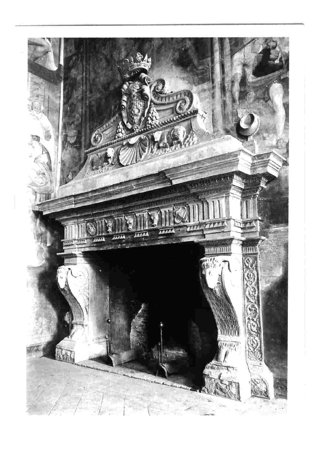 mostra di camino, opera isolata - bottega umbra (metà sec. XVI)