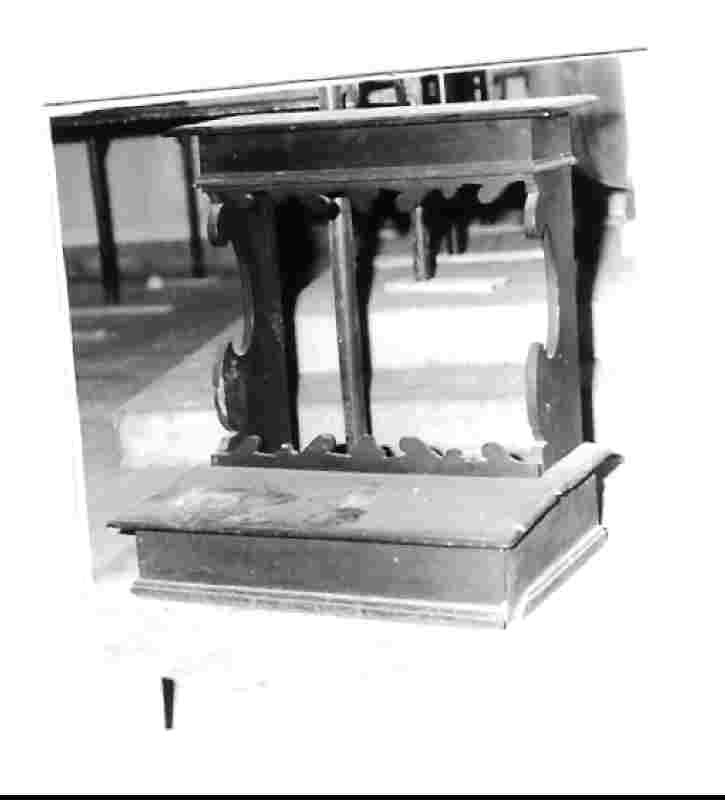 inginocchiatoio, opera isolata - bottega Italia centrale (sec. XVII)