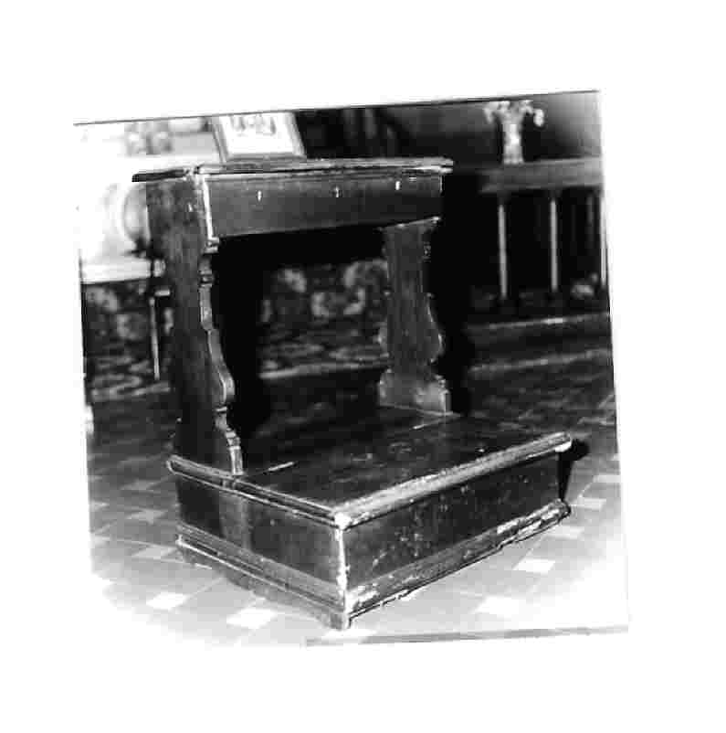 inginocchiatoio, opera isolata - bottega Italia centrale (seconda metà sec. XVII)