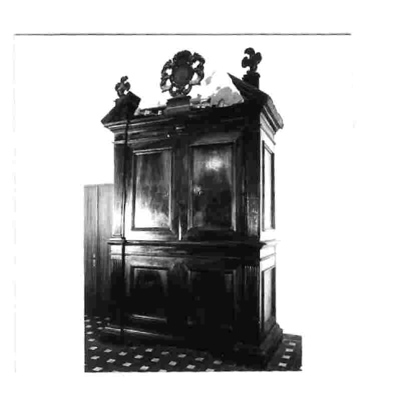 armadio da sacrestia, opera isolata - bottega Italia centrale (seconda metà sec. XVII)
