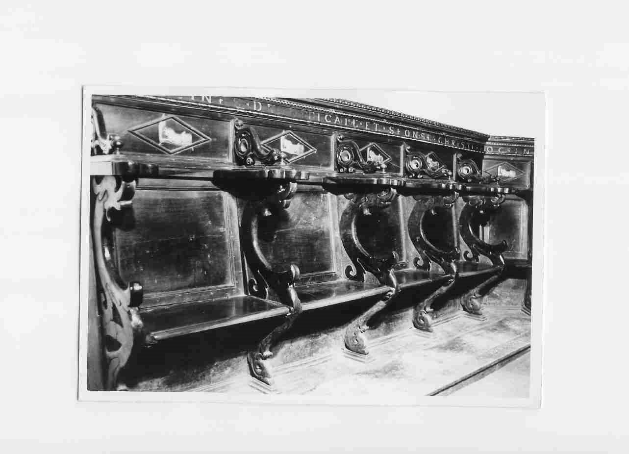 stalli del coro, opera isolata - bottega Italia centrale (ultimo quarto sec. XVI)