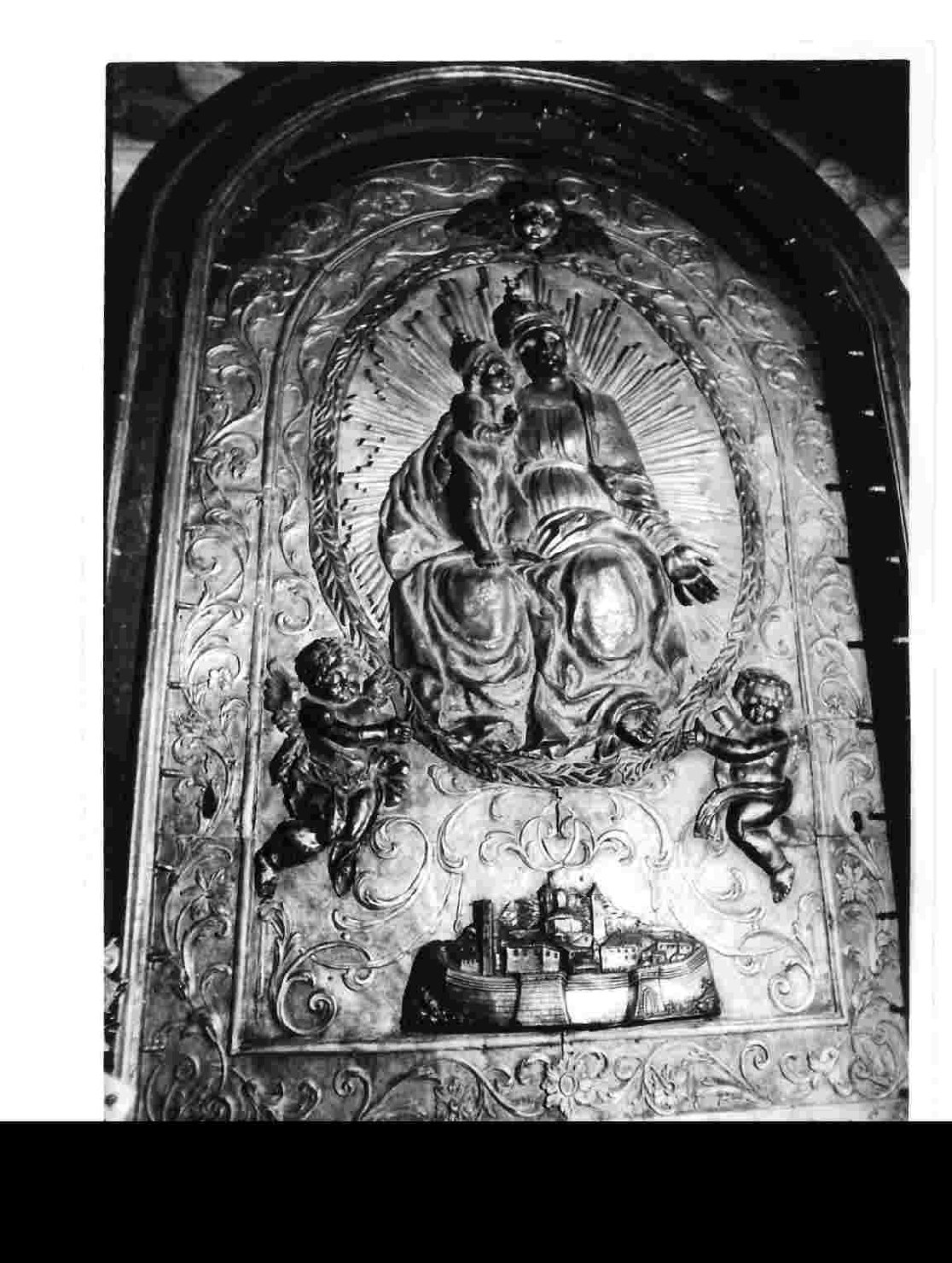 Madonna con Bambino (coperta di immagine sacra, elemento d'insieme) - bottega Italia centrale (sec. XVIII)