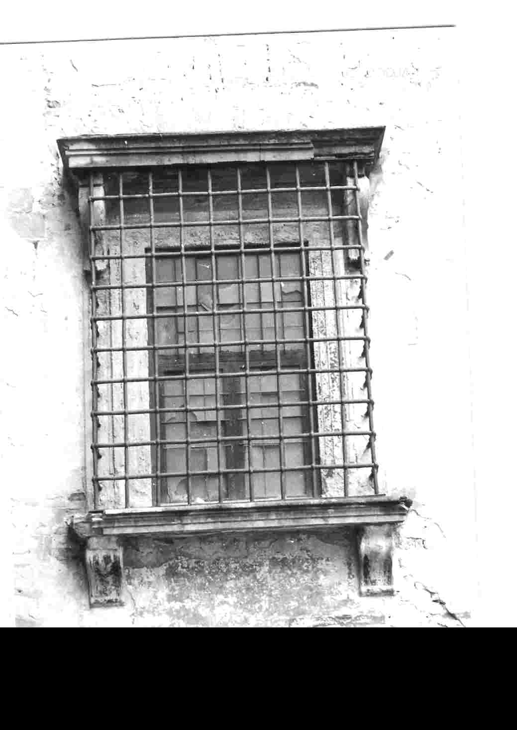 finestra, coppia - bottega umbra (prima metà sec. XVI)