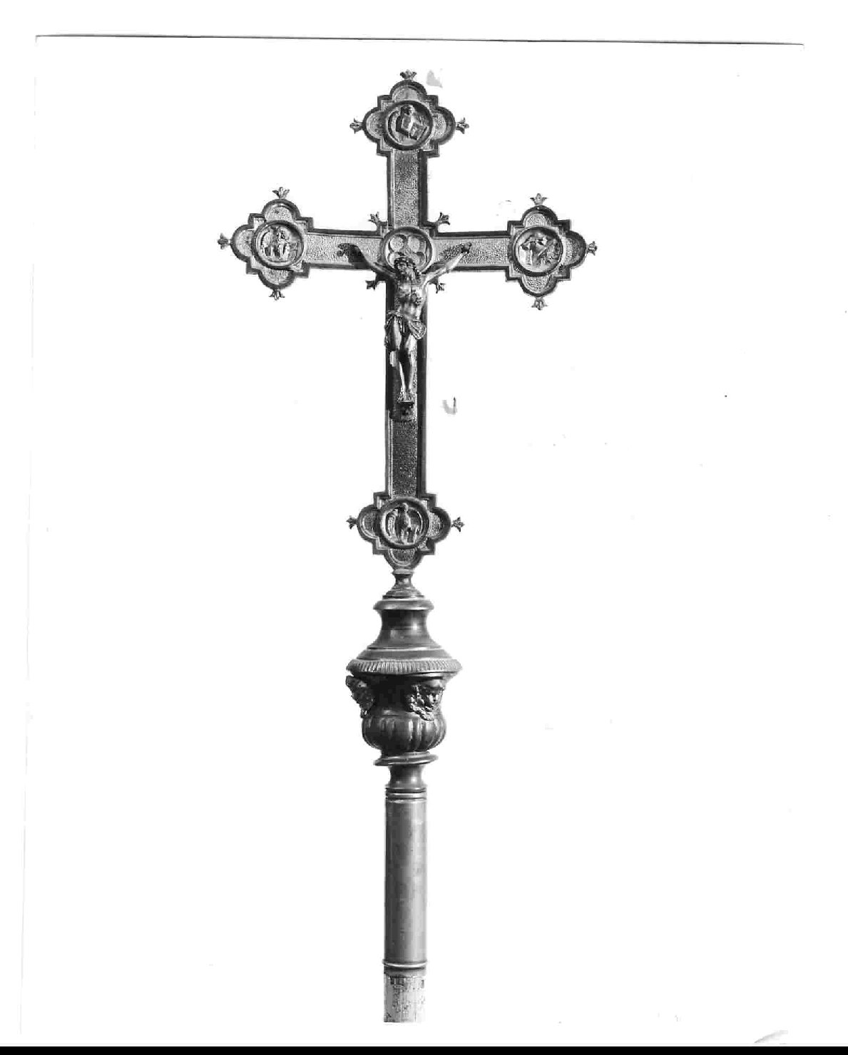 croce processionale, opera isolata - bottega Italia centrale (prima metà sec. XX)