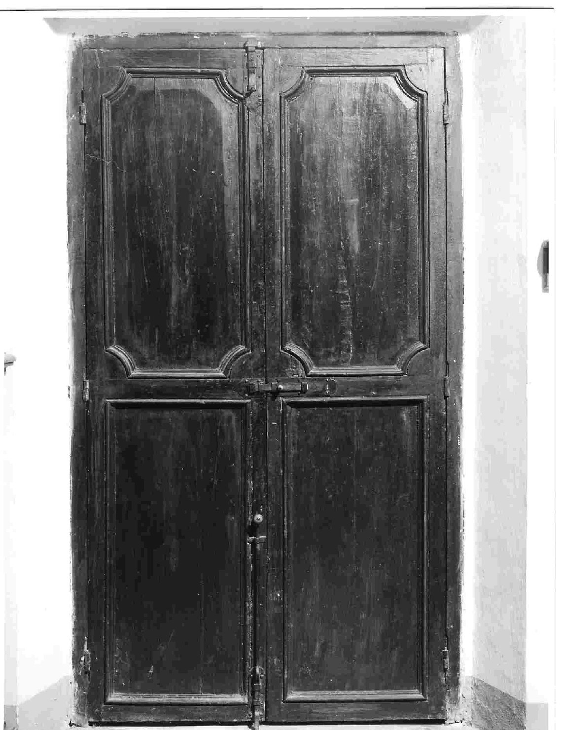 porta - a due battenti, opera isolata - bottega Italia centrale (fine/inizio secc. XVIII/ XIX)