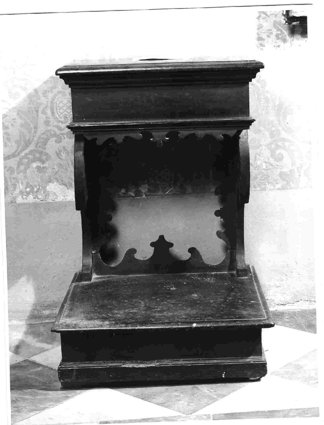 inginocchiatoio, opera isolata - bottega Italia centrale (sec. XIX)