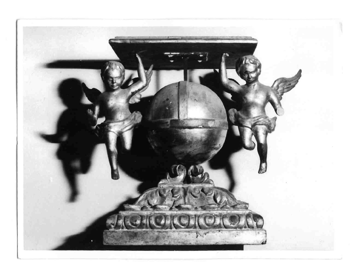 vaso d'altare con composizione floreale, opera isolata - bottega Italia centrale (sec. XVII)