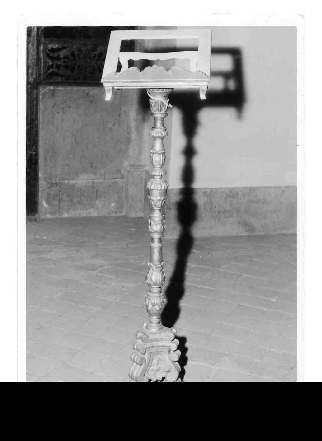 candeliere, opera isolata - bottega Italia centrale (sec. XVII)