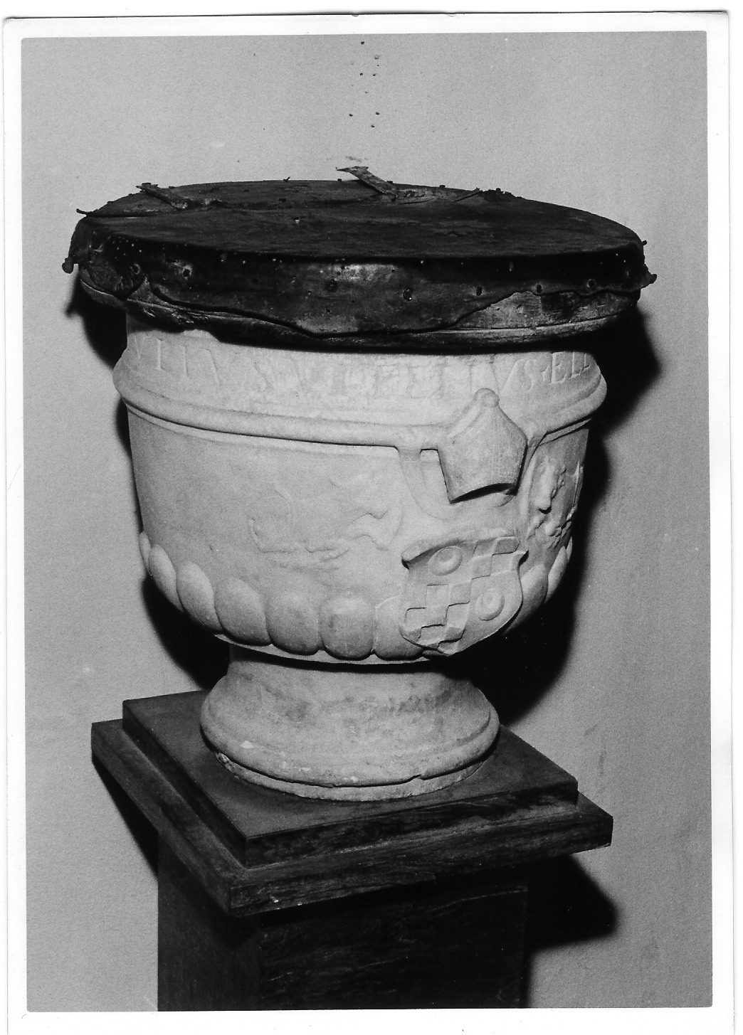 conca del fonte battesimale, opera isolata - bottega umbra (sec. XVI)