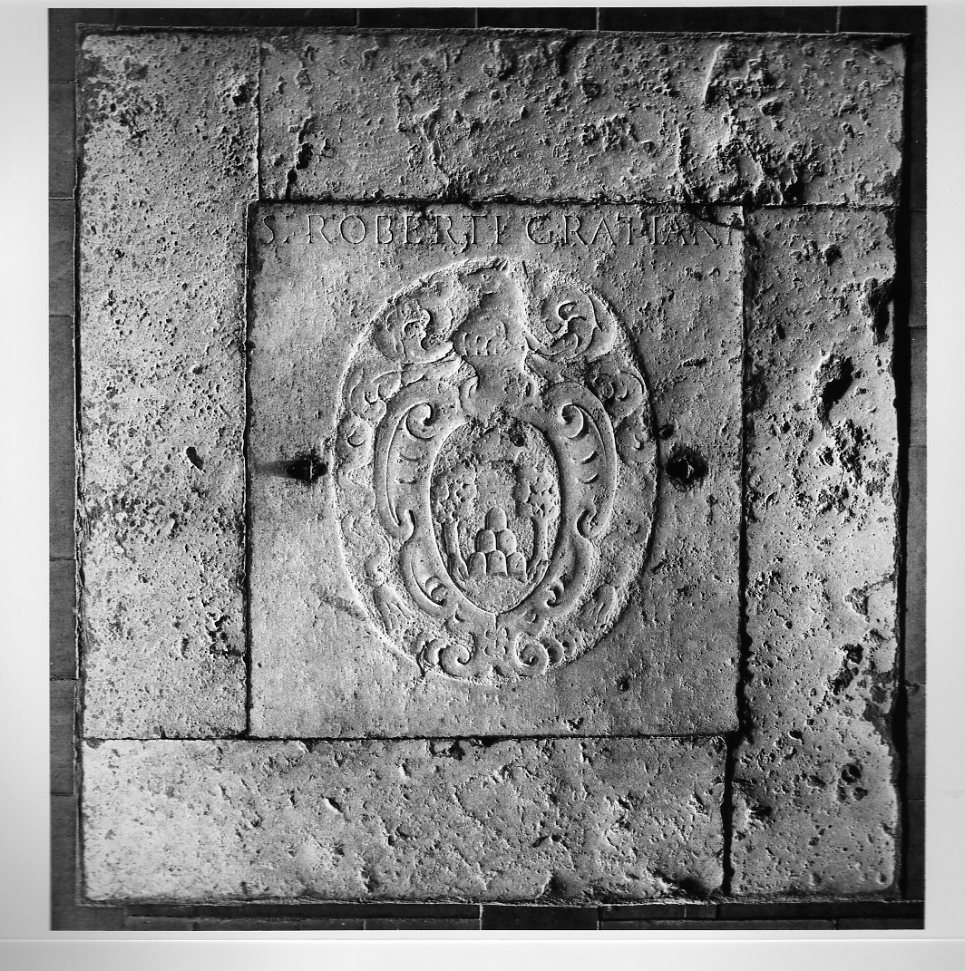 stemma gentilizio (lapide tombale, opera isolata) - ambito umbro (seconda metà sec. XVI)