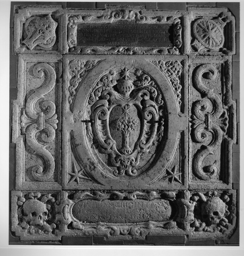 stemma gentilizio (lapide tombale, opera isolata) - ambito umbro (sec. XVI)