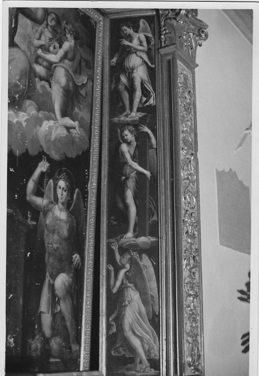 angeli con i simboli della passione (dipinto, elemento d'insieme) di Raffaellino di Michelangelo detto Raffaellino del Colle (attribuito) (sec. XVI)