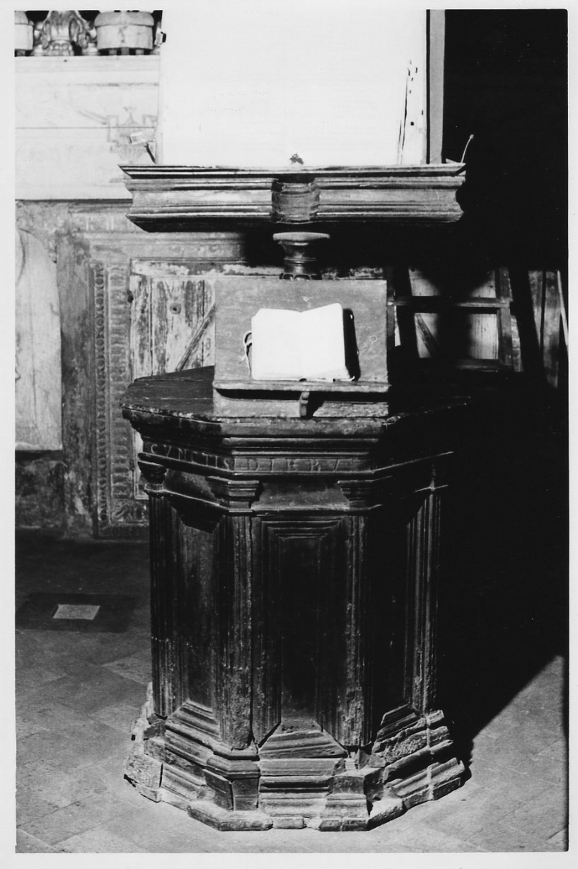 leggio, elemento d'insieme - bottega Italia centrale (sec. XVI)