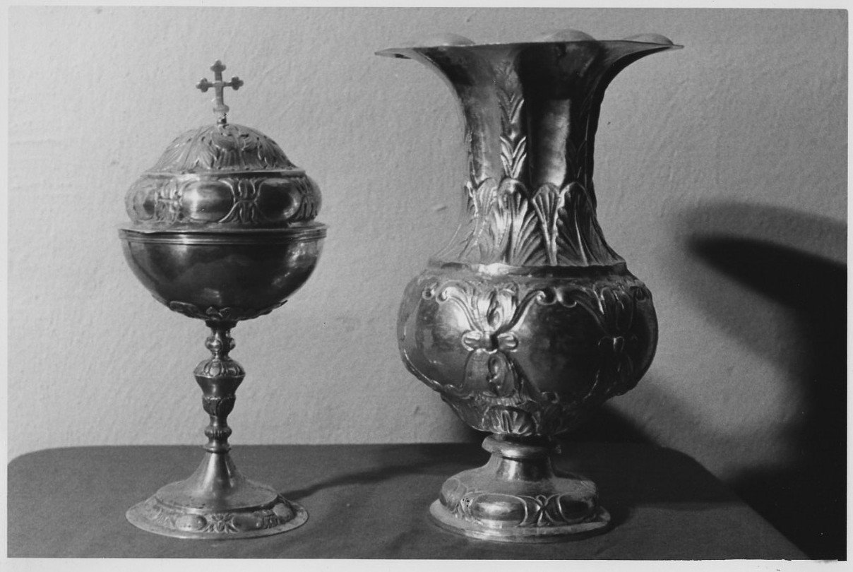 vaso da fiori, coppia - bottega Italia centrale (sec. XVII)