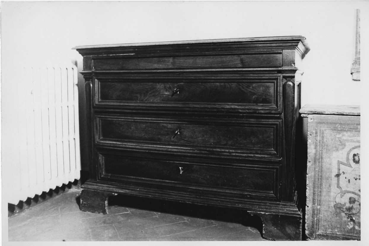 comò, opera isolata - bottega Italia centrale (sec. XVII)