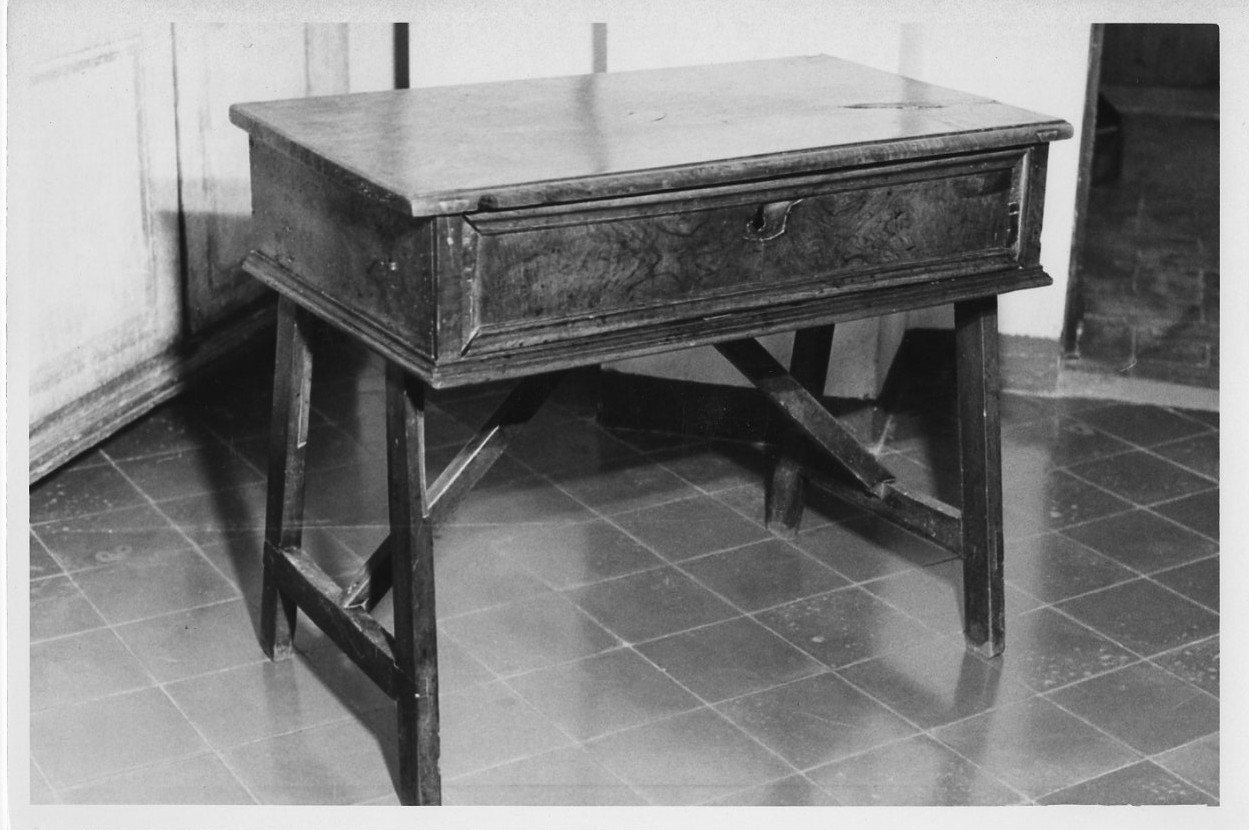 tavolo, opera isolata - bottega Italia centrale (fine sec. XVI)