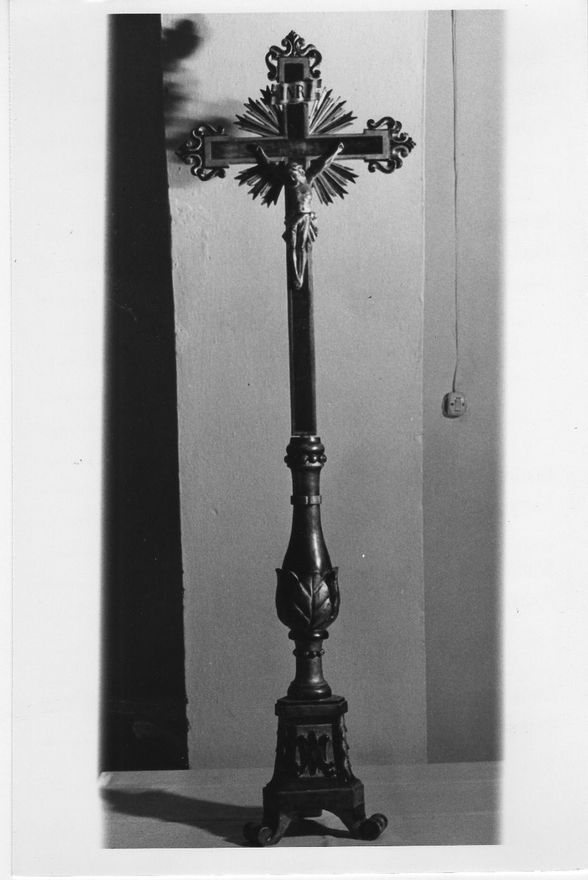 Cristo crocifisso (croce d'altare, opera isolata) - bottega Italia centrale (sec. XVIII)