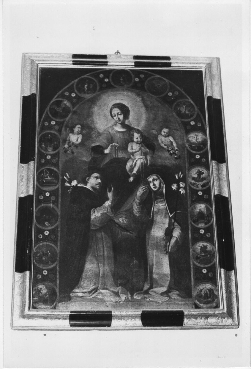 Madonna del Rosario con San Domenico e Santa Caterina da Siena (dipinto, opera isolata) - ambito Italia centrale (sec. XVII)