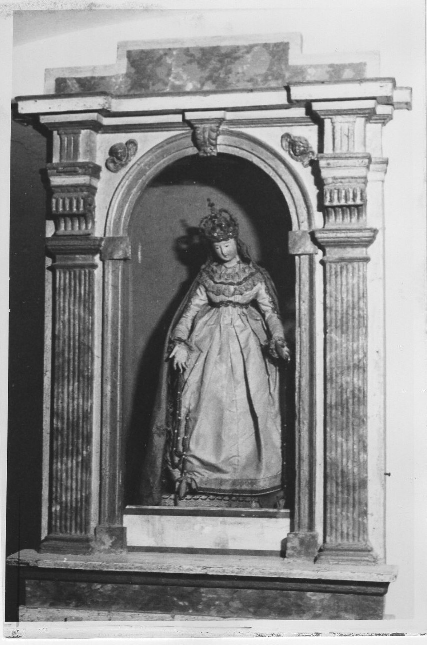 Madonna (statua, opera isolata) - bottega Italia centrale (sec. XVIII)