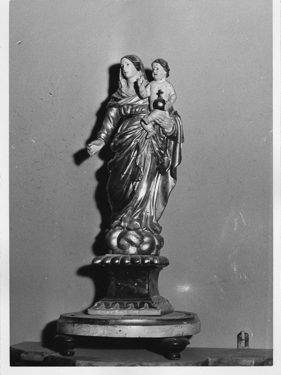 Madonna con Bambino (statuetta, opera isolata) - bottega italiana (sec. XVII)
