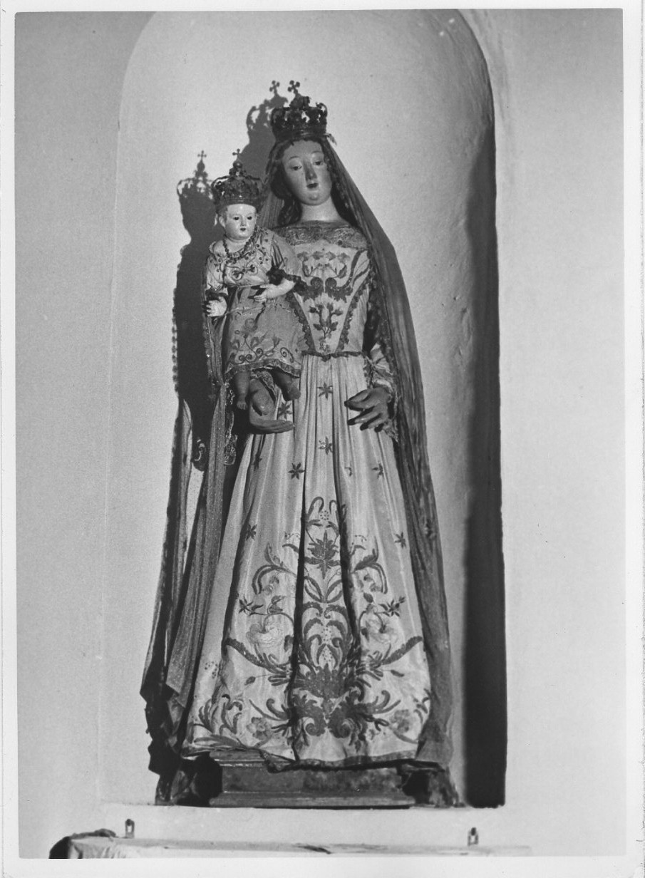 Madonna con Bambino (statua, opera isolata) - bottega italiana (sec. XVIII)