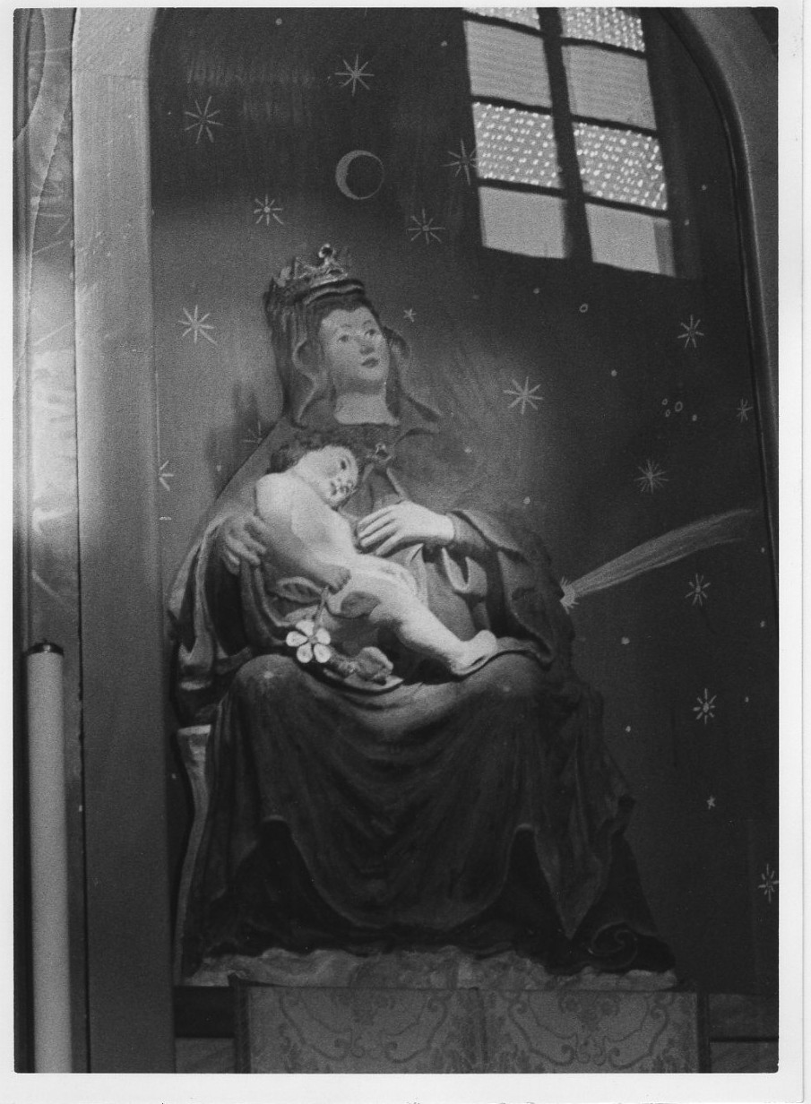 Madonna con Bambino (statua, opera isolata) - bottega italiana (secc. XVII/ XVIII)