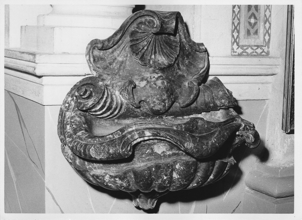 acquasantiera da parete, coppia - bottega italiana (sec. XVIII)