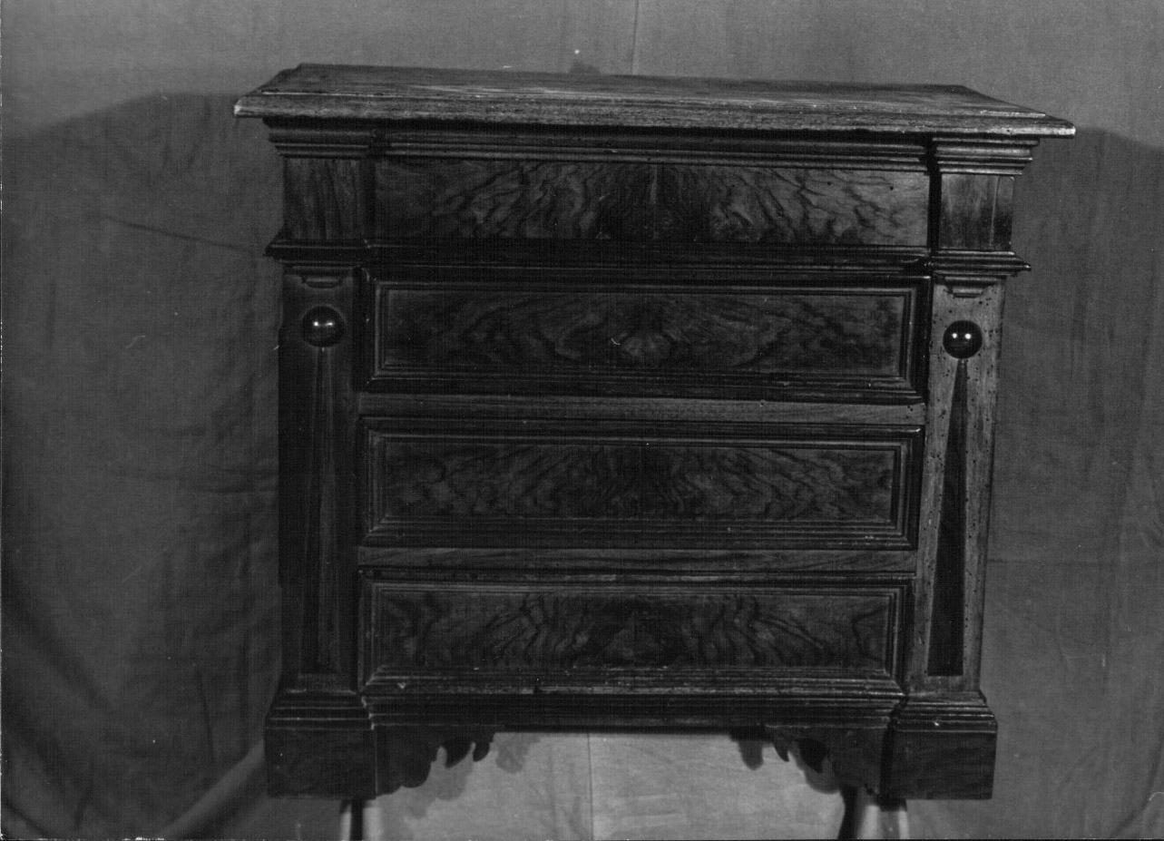 cassettone, opera isolata - bottega Italia centrale (sec. XVII)