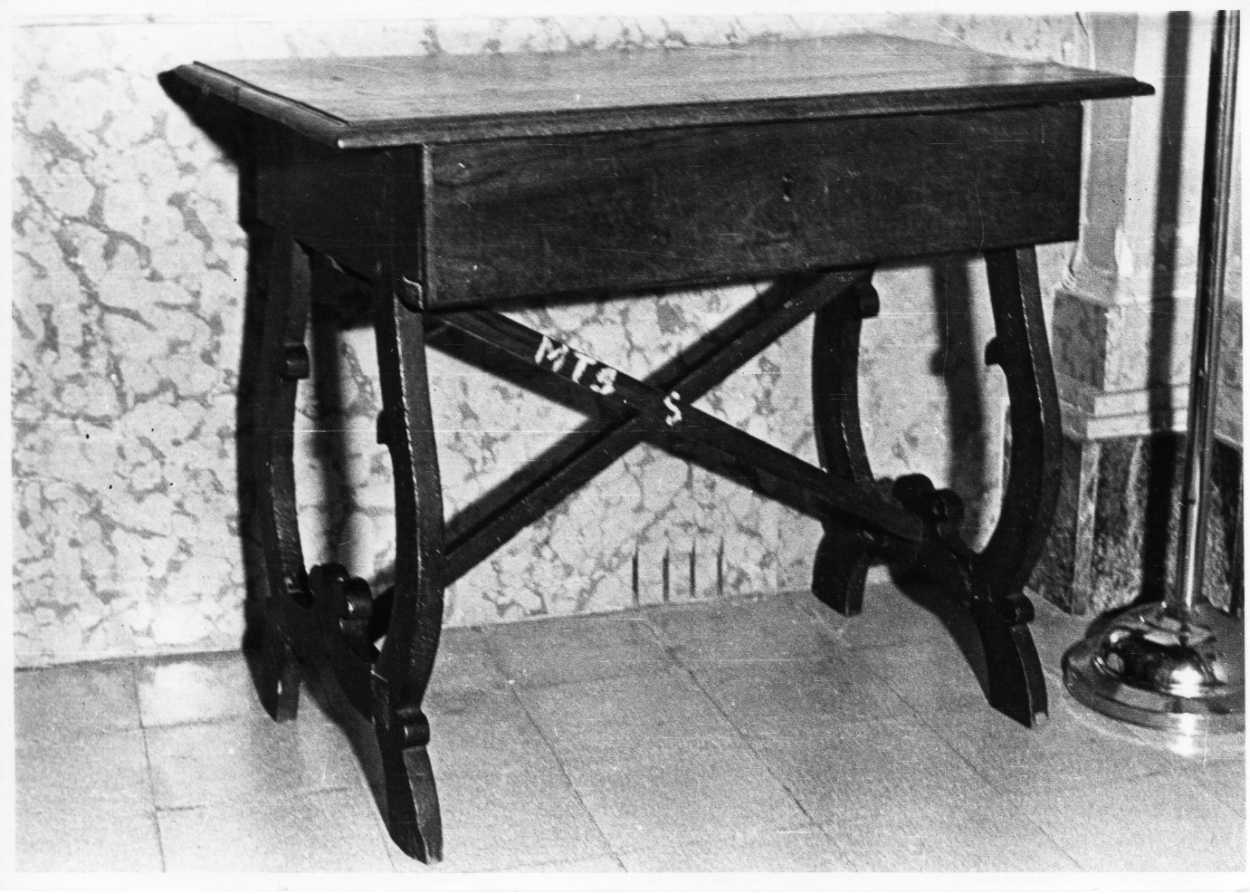 tavolino, opera isolata - bottega umbra (sec. XVII)