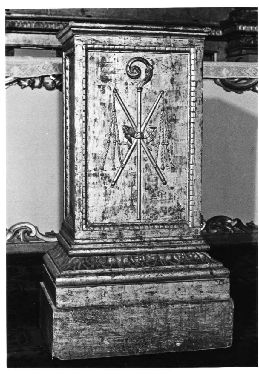 piedistallo di statua, serie - bottega umbra (fine/inizio secc. XVI/ XVII)