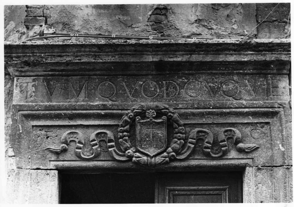 stemma (architrave di porta, elemento d'insieme) - bottega umbra (sec. XVI)