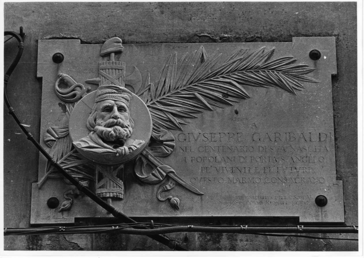ritratto di Giuseppe Garibaldi (targa, opera isolata) di Stornelli Ermete (sec. XX)